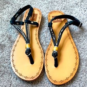 2/25$ like new DV sandals